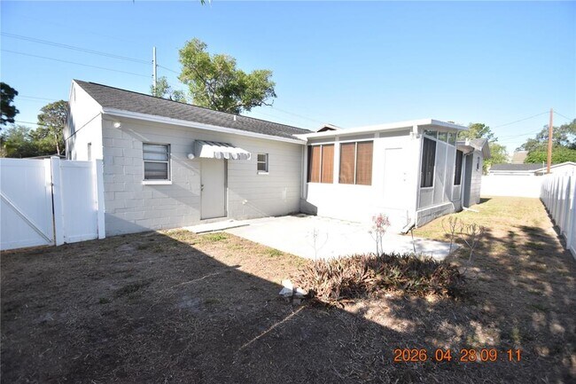 Building Photo - 3223 W Wyoming Ave