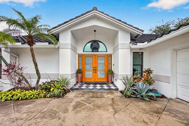 Building Photo - 12897 La Rochelle Cir