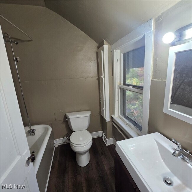 Building Photo - 1534 E 133rd St