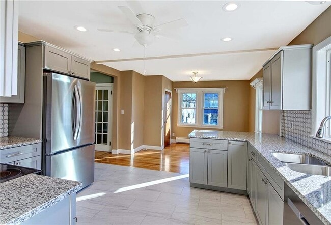 Building Photo - 66 Tyndall Ave