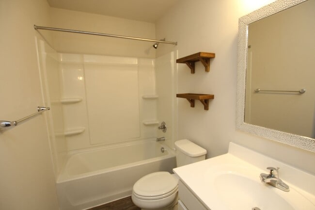Building Photo - Easy living in this immaculate town home. ...