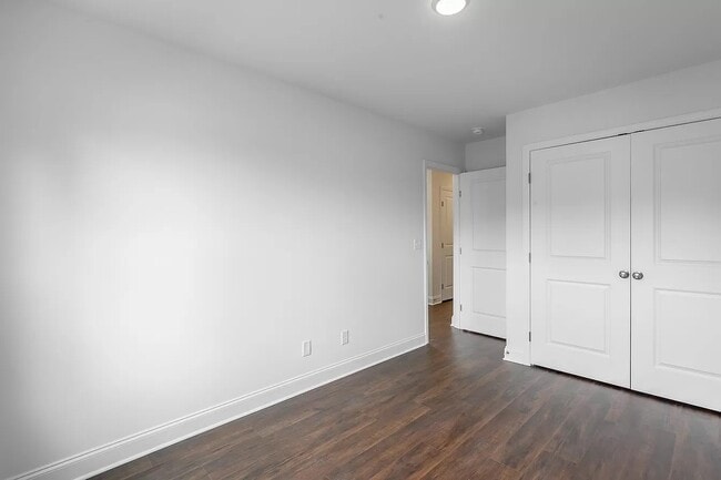 Building Photo - 5558 Stream Ln