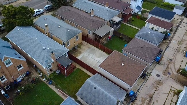 Building Photo - 6230 W Foster Ave