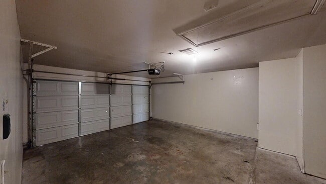 Building Photo - 2802 Woodlands Dr