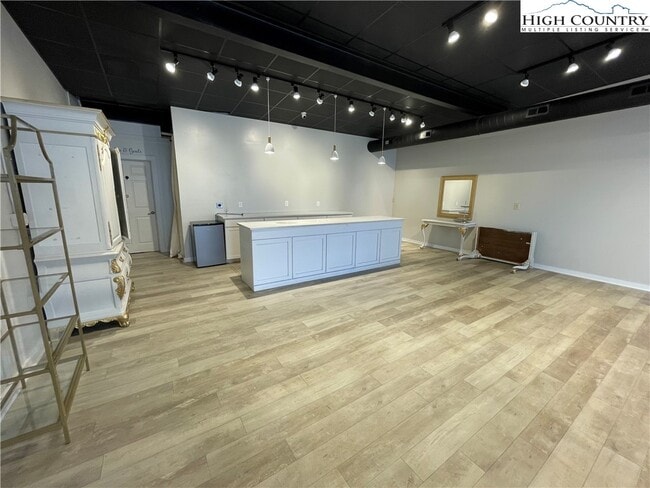 Building Photo - 15 E 2nd St