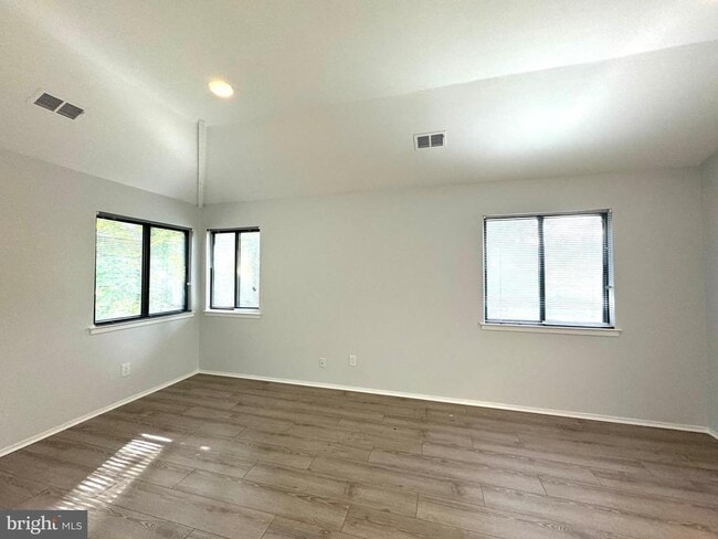 Building Photo - 104 Sayre Dr