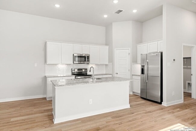 Building Photo - Stunning 4-bedroom, 3-bathroom Luxury Duplex on a HUGE Corner Lot!