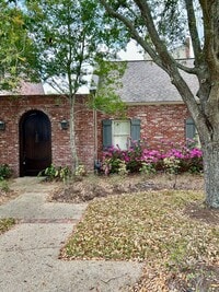 Building Photo - Bocage Lake