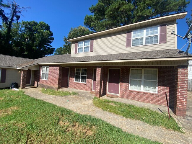 Building Photo - 1723 W Matthews Ave