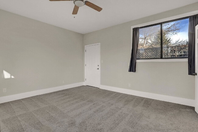 Building Photo - 817 Westmoor Dr