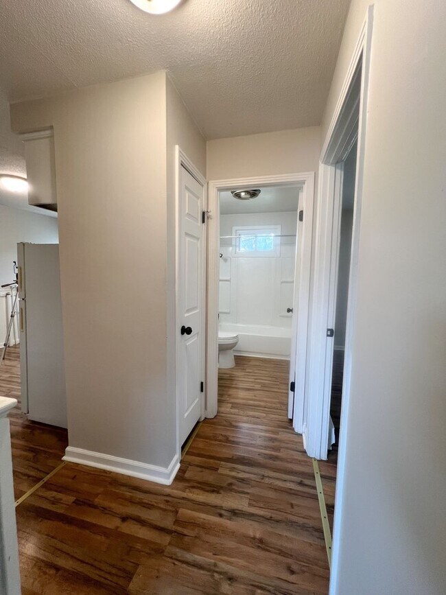 Building Photo - 107 Tandy Dr