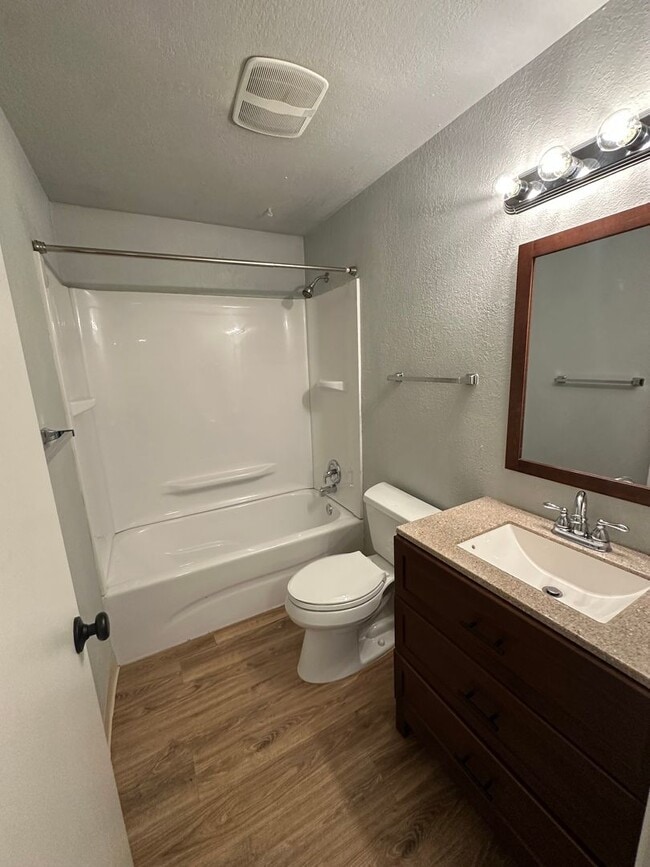 Building Photo - Ready first of June / 3 bedroom 2 bathroom...