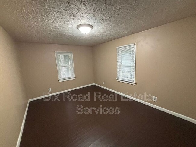 Building Photo - 2204 Hill Ave