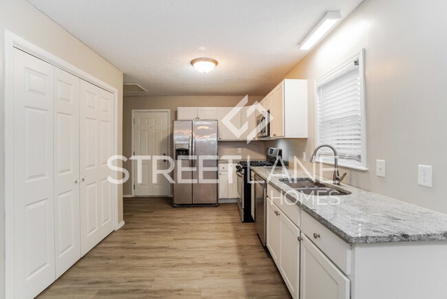 Building Photo - Charming 3 Bedroom in Whitehall!