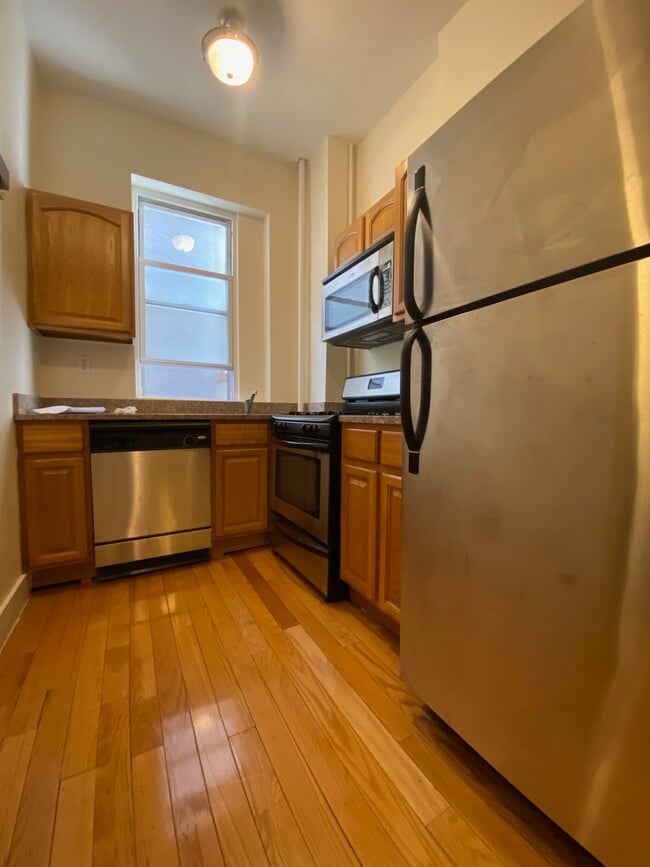 Kitchen - 852 Amsterdam Ave