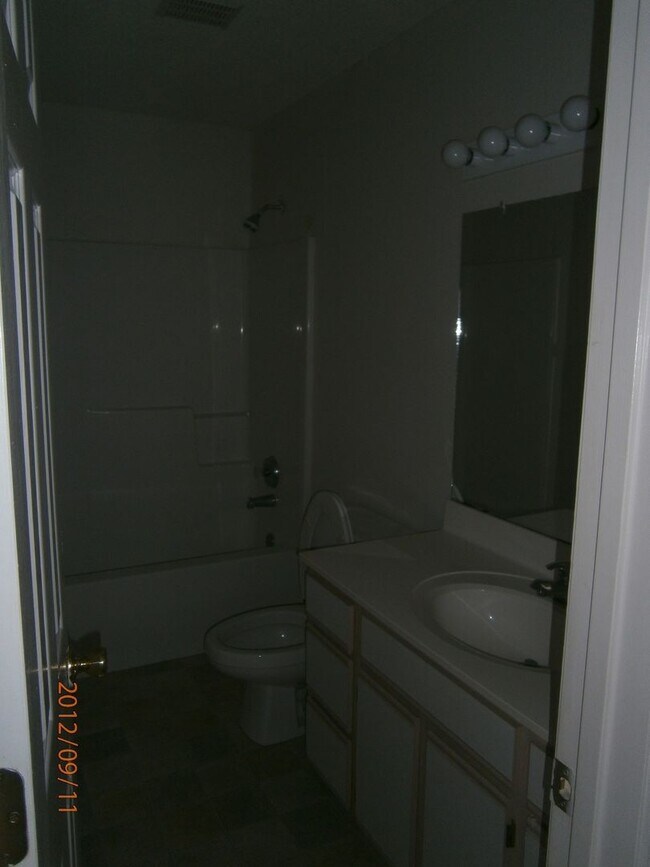 Building Photo - Spacious 2 bed 2 bath duplex, available soon!