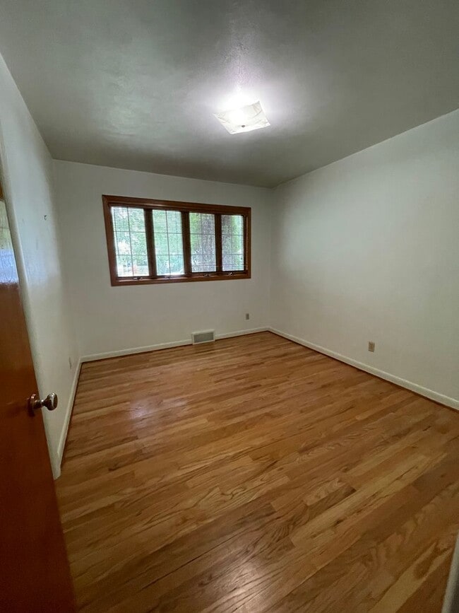 Building Photo - 2310 Fox Dr