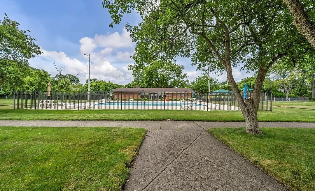 Building Photo - 23861 David Dr