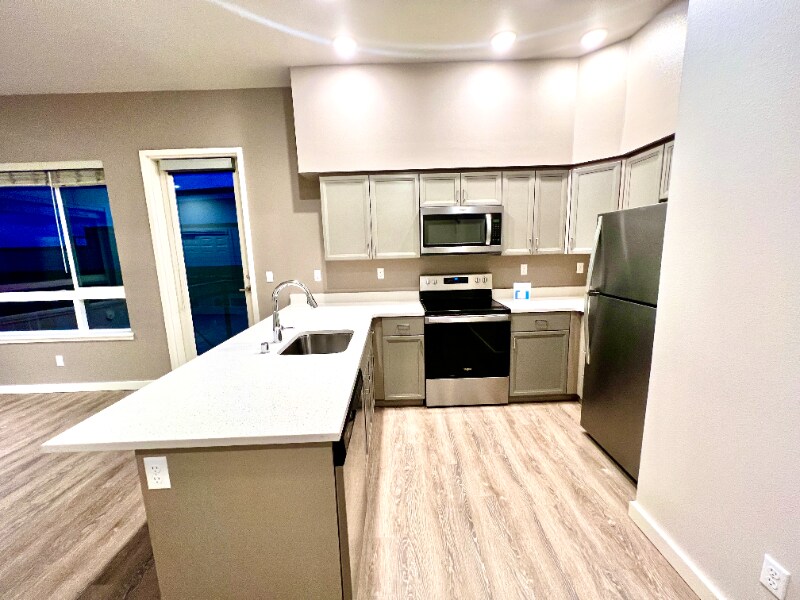 Building Photo - 2330 Yakima Ct