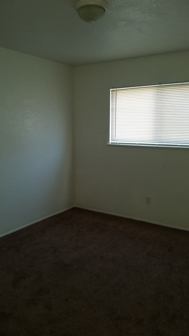 Building Photo - Lovely Home