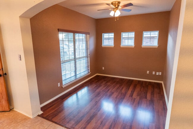 Building Photo - 404 Grisham Dr