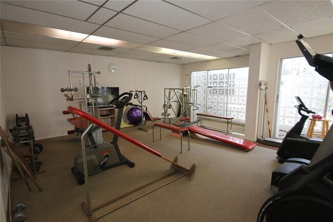 Building Photo - 1655 S Highland Ave