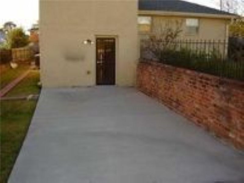 Side Driveway - 996 Allen Toussaint Blvd