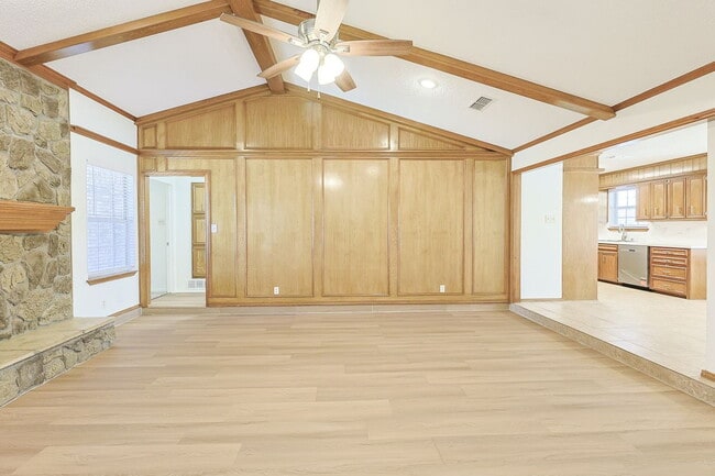 Building Photo - 3 Bedroom with updates