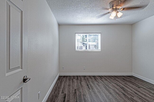 Building Photo - 580 N 9th Dr