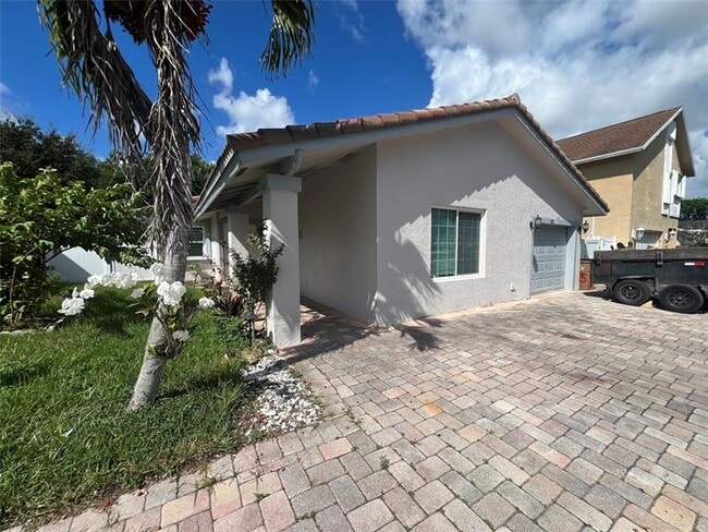 Building Photo - 115 SW 34th Ave