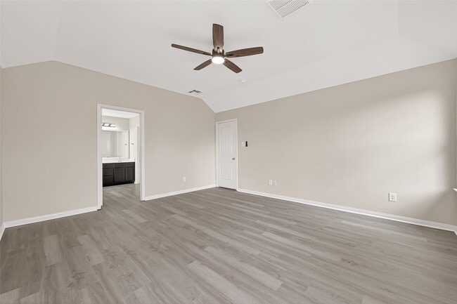 Building Photo - 21406 Forest Colony Dr