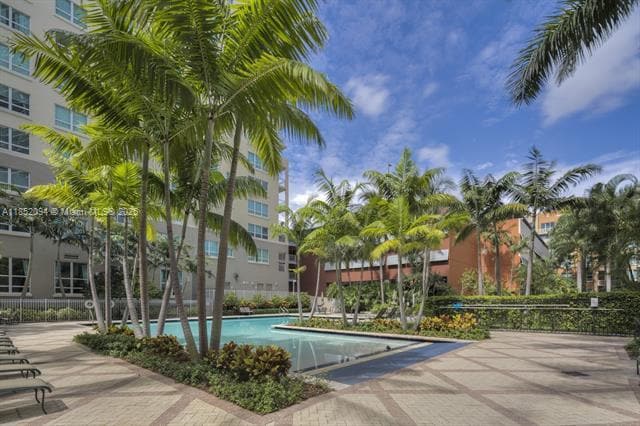 Building Photo - 2000 N Bayshore Dr