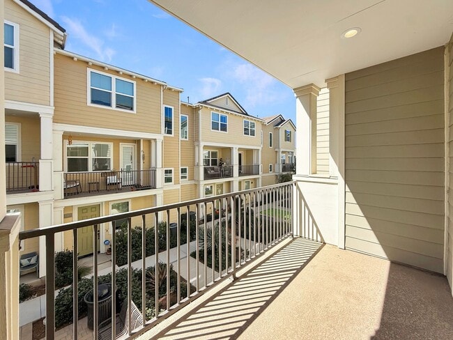 Building Photo - Bright & Inviting 2BR/2.5BA Townhome Near ...
