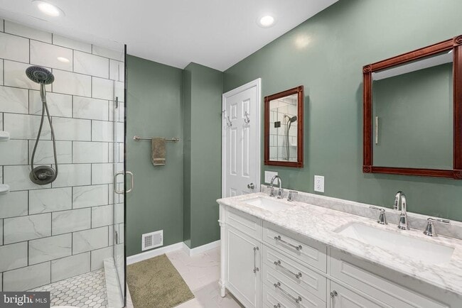 Building Photo - 535 Colecroft Ct