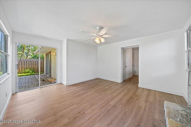 Building Photo - 935 S Tropical Trail