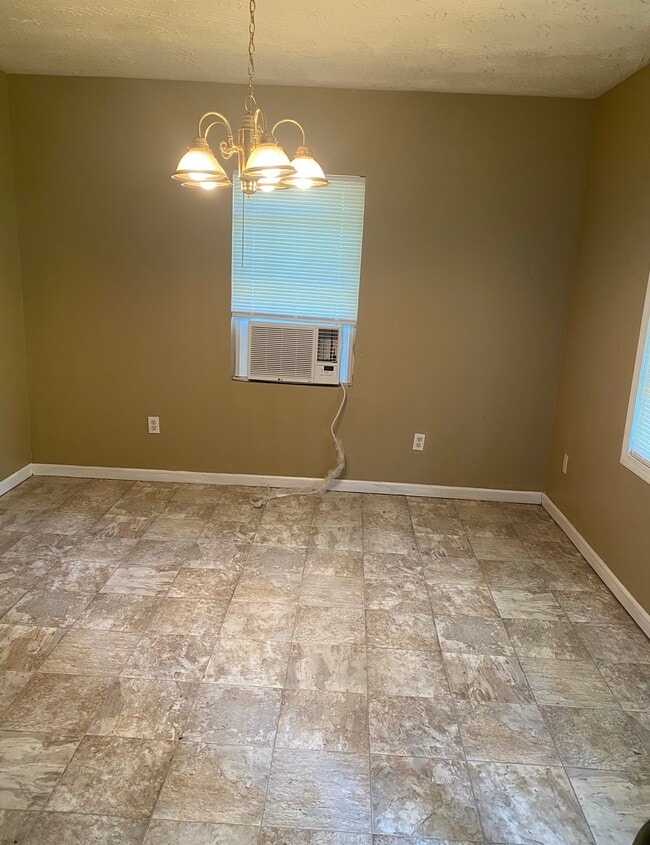 Building Photo - 4910 Sunnybrook Dr