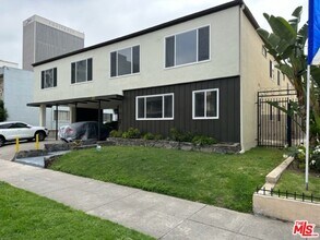 Building Photo - 517 S Kenmore Ave