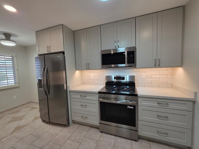 Building Photo - 16863 N 103rd Ave