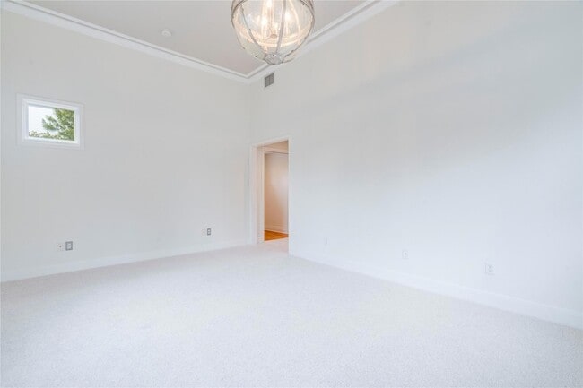 Building Photo - 512 E 49th St