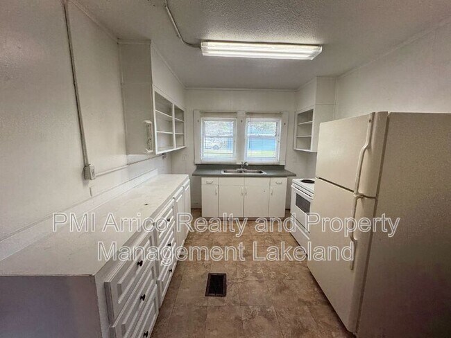 Building Photo - 5608 Old Rd 37