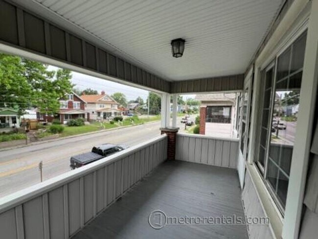 Building Photo - 2832-2834 Indianola Avenue