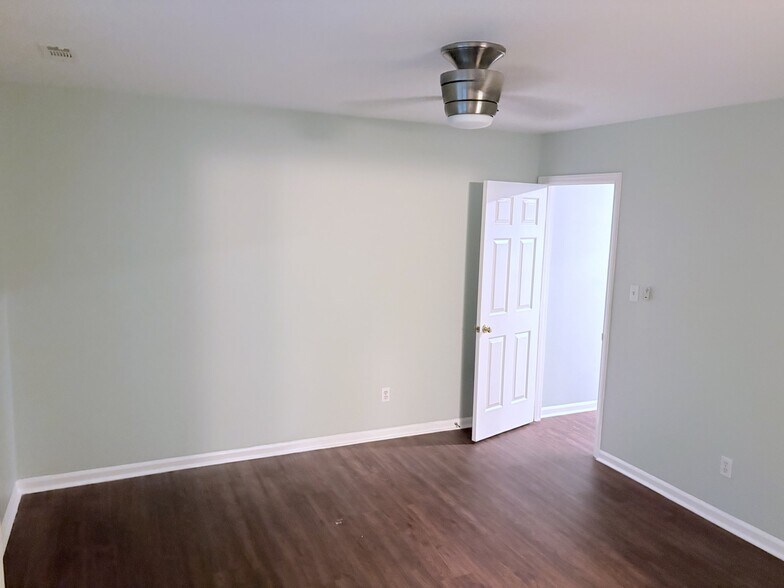 Building Photo - 6813 Glendower Rd