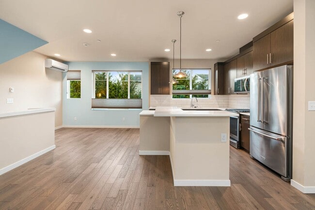 Building Photo - 4326 NE 3rd St