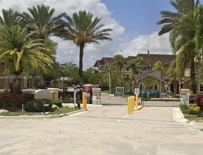 Building Photo - 8977 Wiles Rd