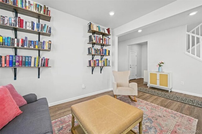 Building Photo - Windsor Home