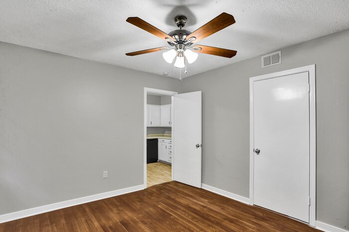 Building Photo - 206 S Wheatley St