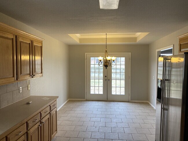 Building Photo - 4902 Hawthorne Way