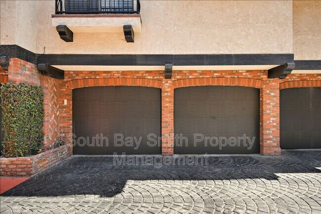 Building Photo - 227 S Irena Ave