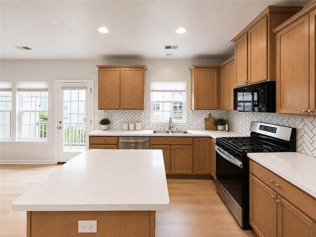 Building Photo - 1502 Pointe View Dr