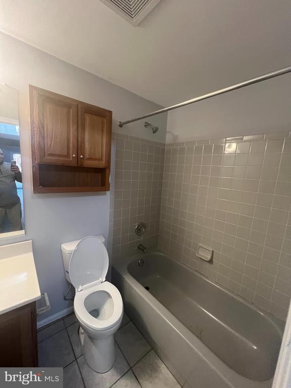 Building Photo - 3325 Midland Ct